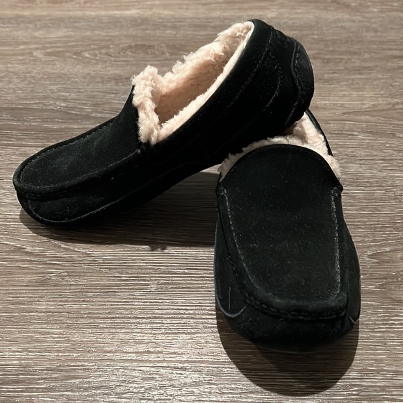 Mens UGG Slippers - Picture 1 of 3
